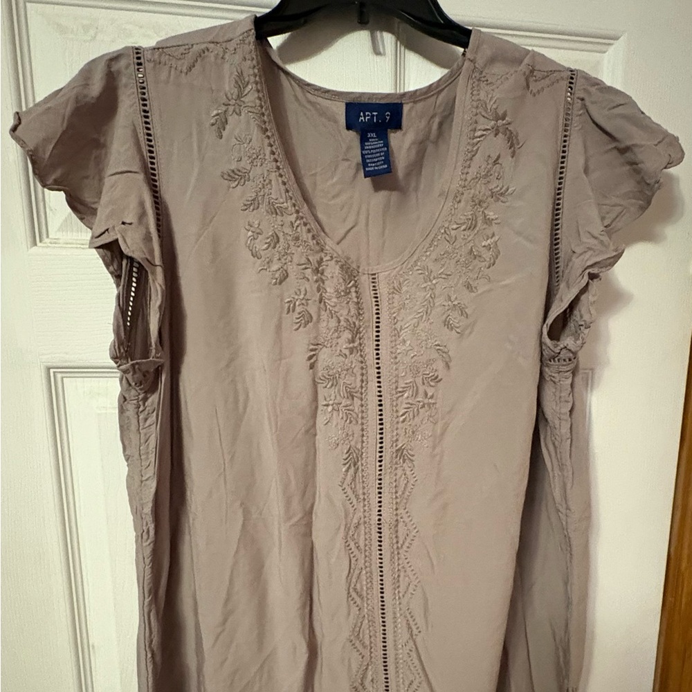 Apt 9 size 3XL beautiful top.